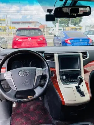 Toyota Voxy 2013 White