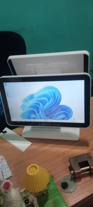 Pos Computer Dual Screen I7, 256gb Ssd, 16gb Ram (Escapade)