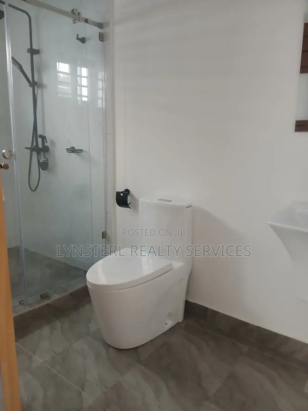 3bdrm Bungalow in Oyarifa Mall Area for sale