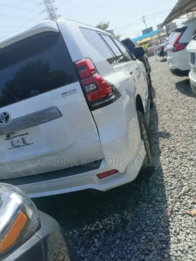 Toyota Land Cruiser Prado 2019 White