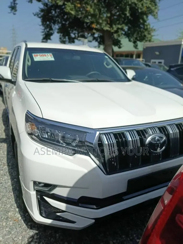 Toyota Land Cruiser Prado 2019 White
