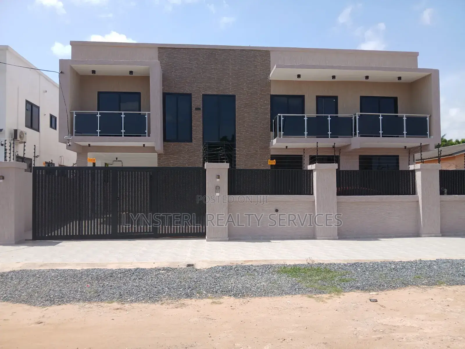 4bdrm Duplex in Housing Down for sale