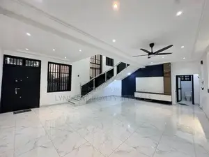 4bdrm Duplex in Housing Down for sale