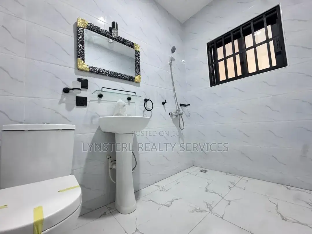 4bdrm Duplex in Housing Down for sale