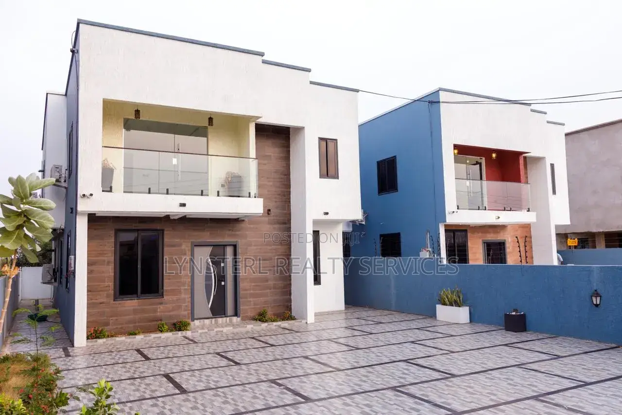4bdrm Duplex in Community 25 for sale