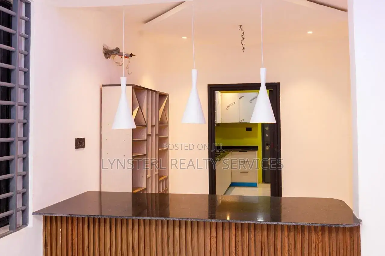 4bdrm Duplex in Community 25 for sale