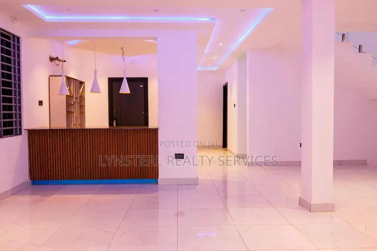 4bdrm Duplex in Community 25 for sale