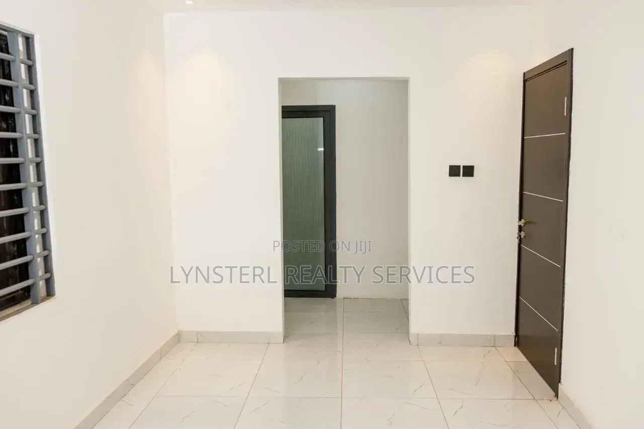4bdrm Duplex in Community 25 for sale