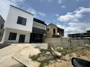 4bdrm Duplex in Near Manet Junction, Spintex for sale