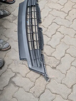 Toyota Rav4 2016,2017,2018 Down Bumper Grille / Shell Le