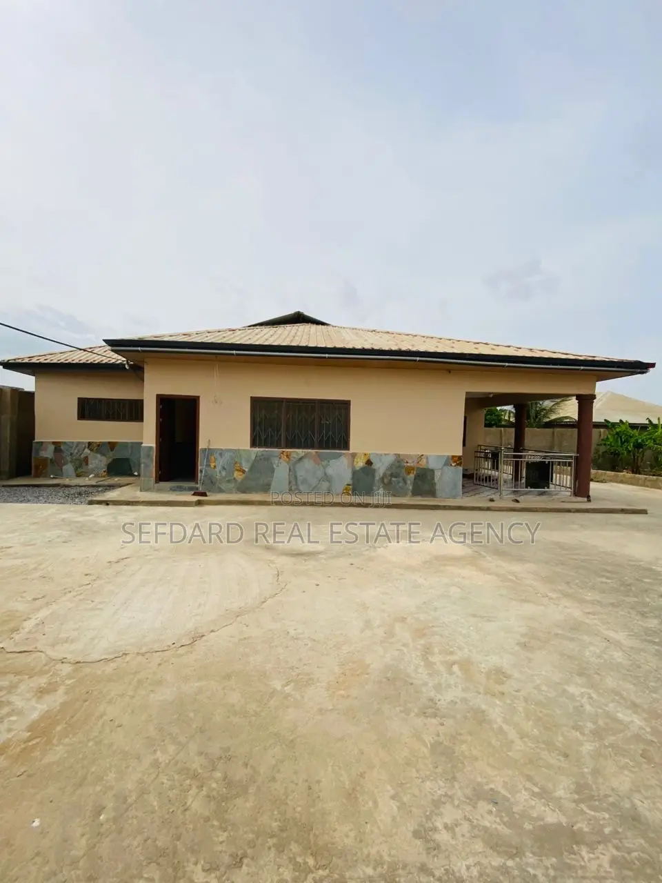 4bdrm House in Sefdard Properties, Amasaman for rent