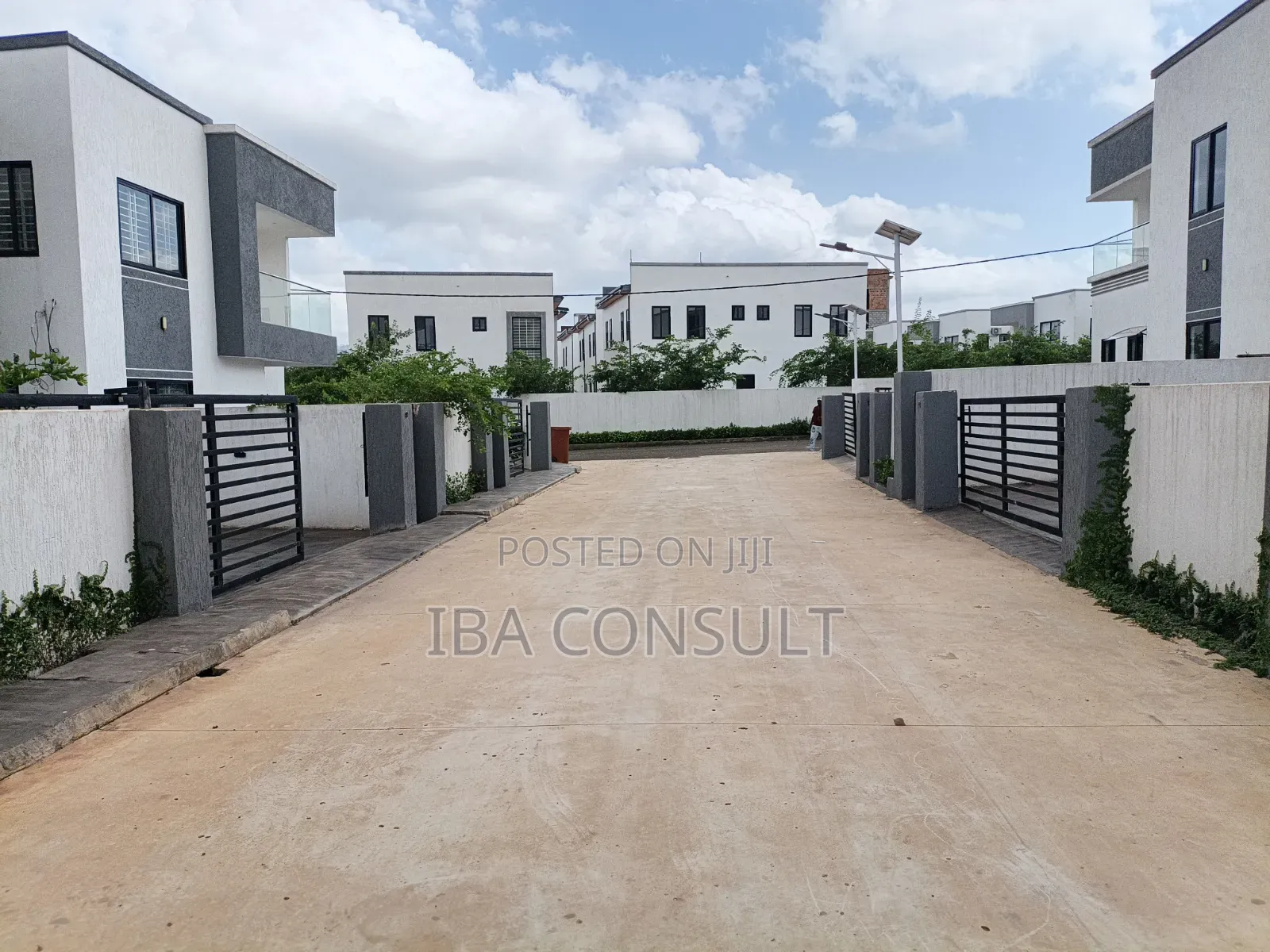4bdrm House in Oyarifa , And, Ghana Flag for sale