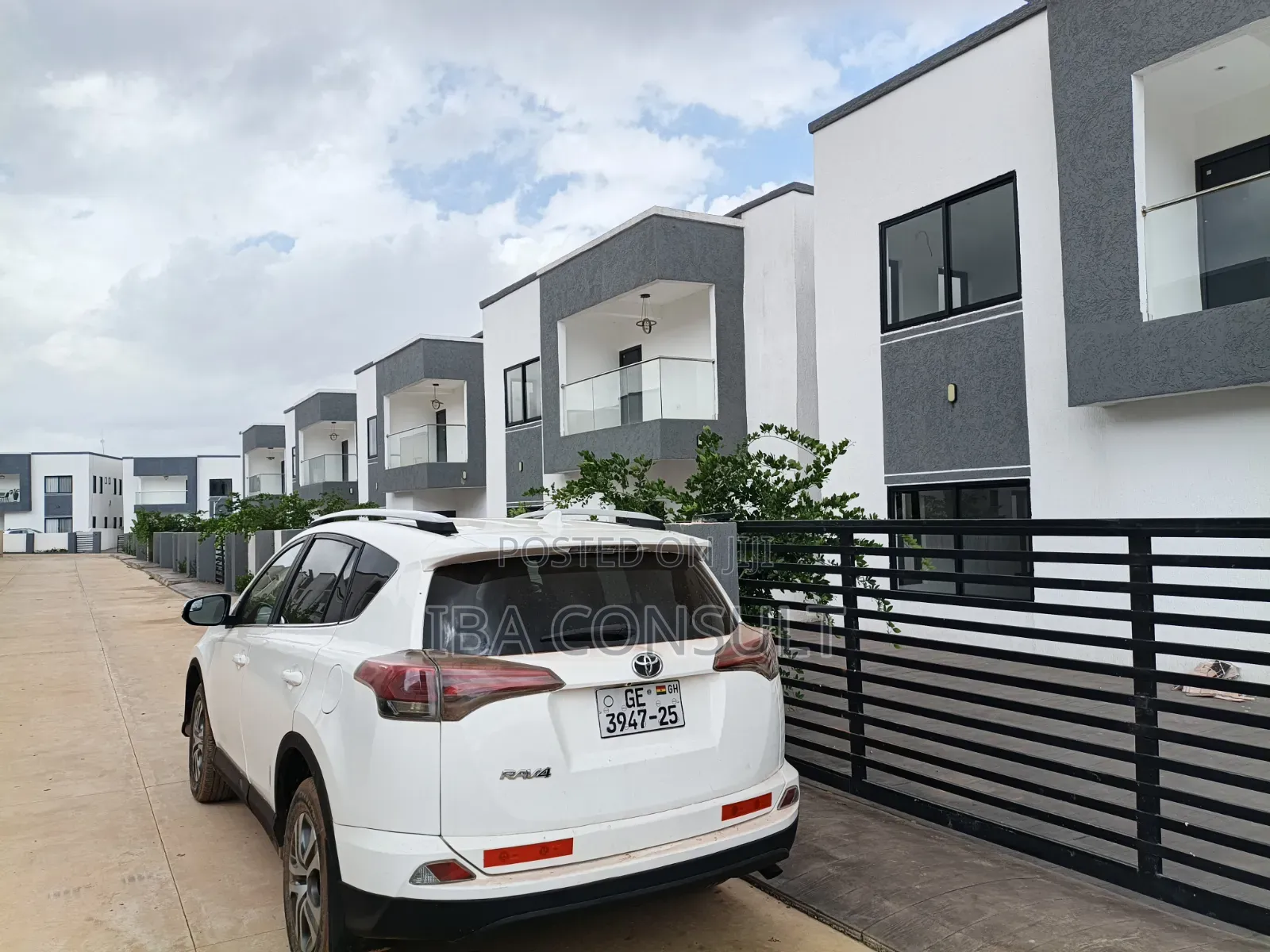 4bdrm House in Oyarifa , And, Ghana Flag for sale