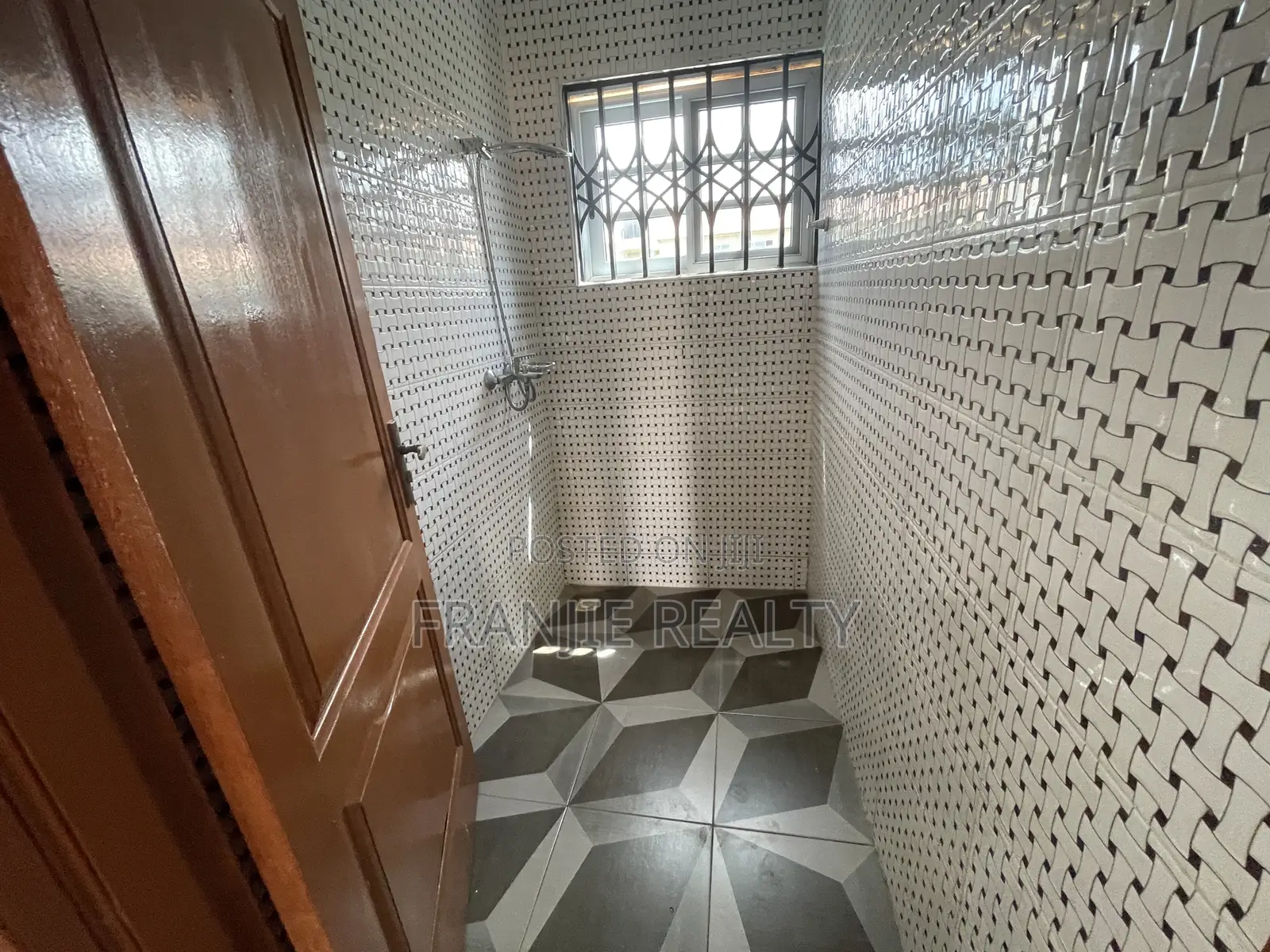 3bdrm Apartment in Franjie Realty, Weija for rent