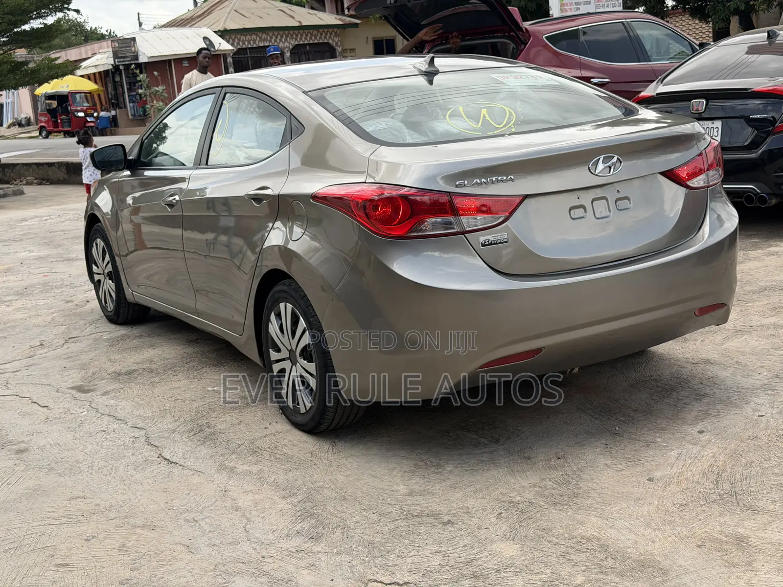 Hyundai Elantra GLS Sedan FWD (1.8L 4cyl 6M) 2013 Gold