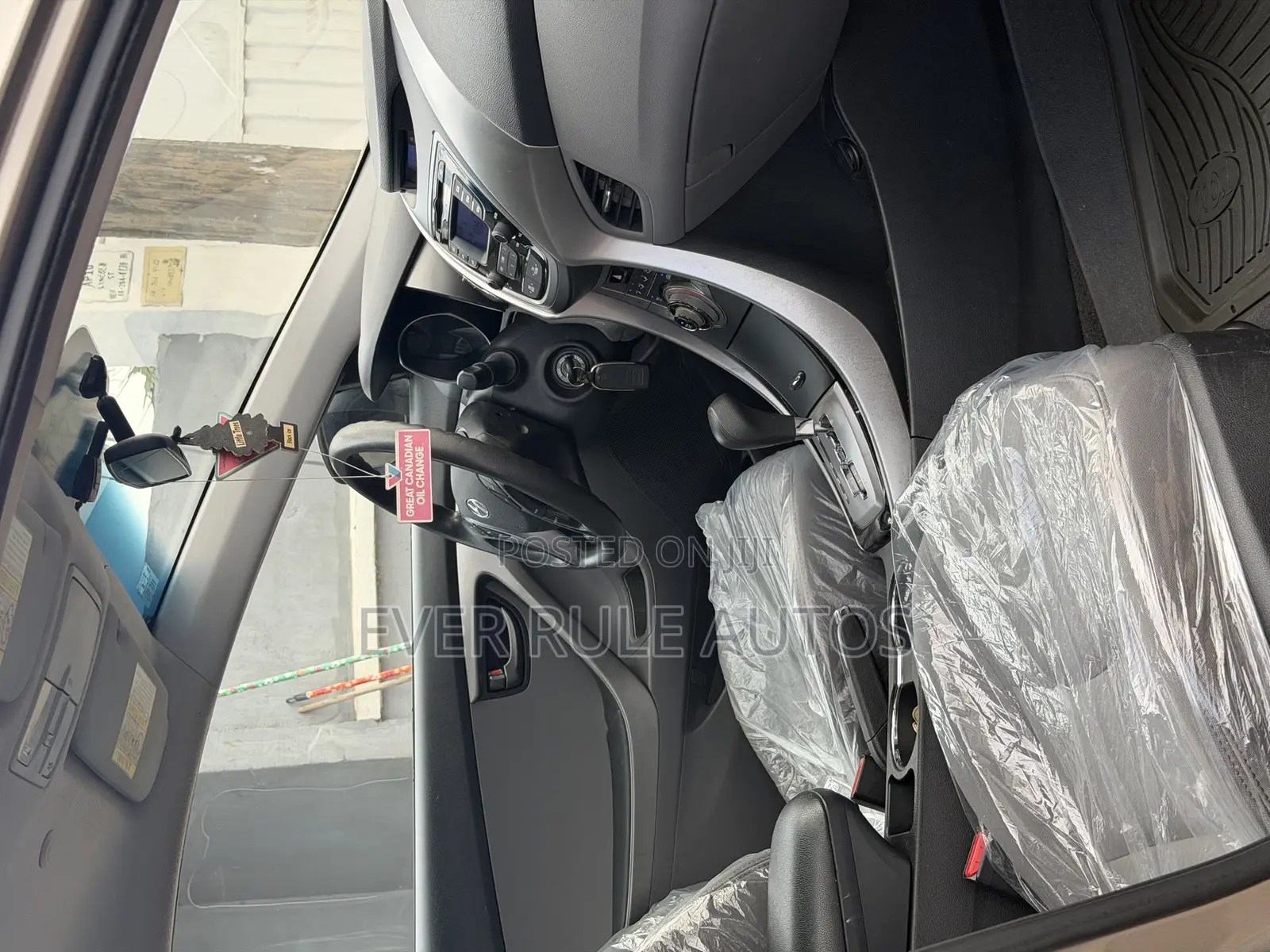 Hyundai Elantra GLS Sedan FWD (1.8L 4cyl 6M) 2013 Gold