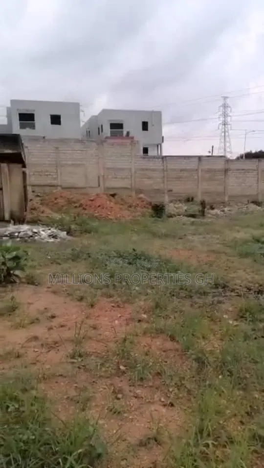 4 Plots by Road Pokuase-Ayawaso