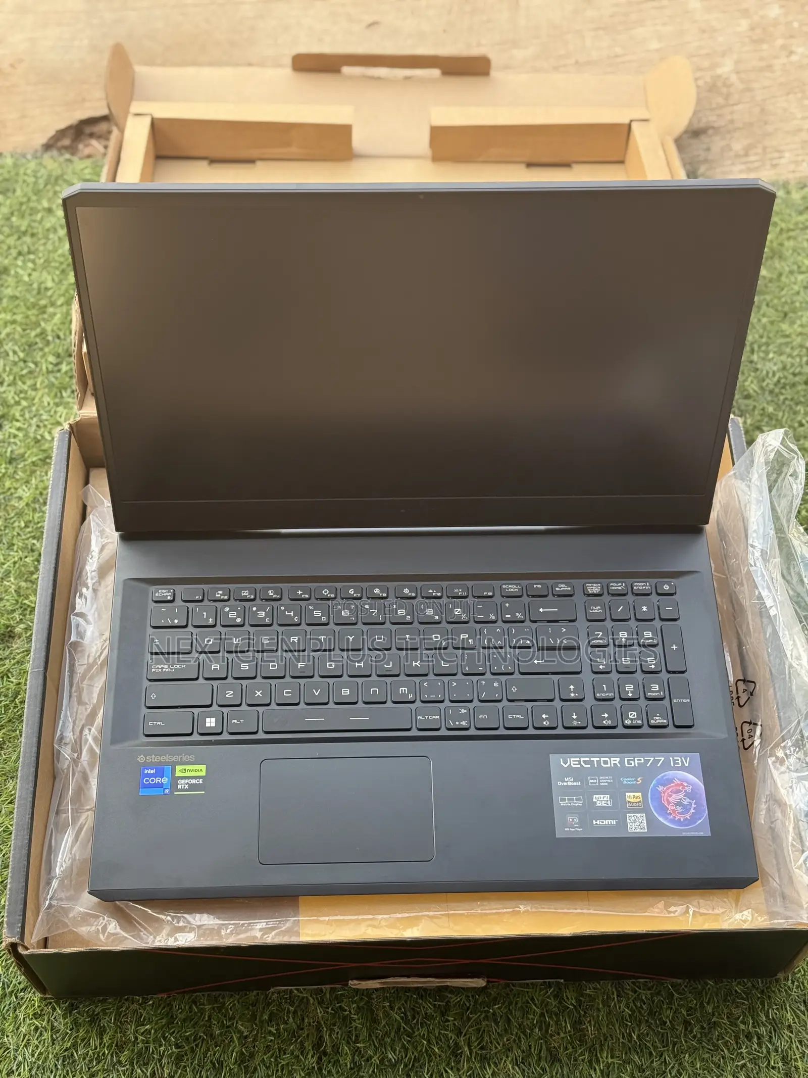 New Laptop MSI Creator 17 B11UE-224 32GB Intel Core i9 SSD 1T
