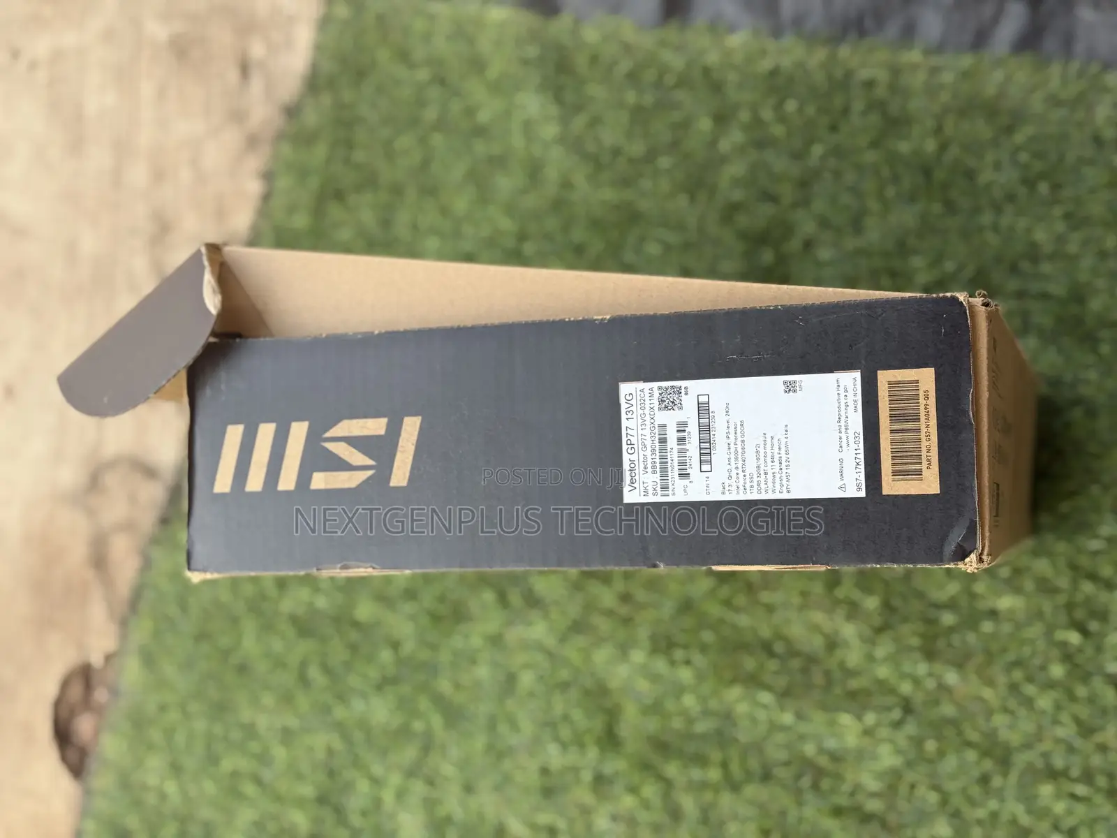 New Laptop MSI Creator 17 B11UE-224 32GB Intel Core i9 SSD 1T