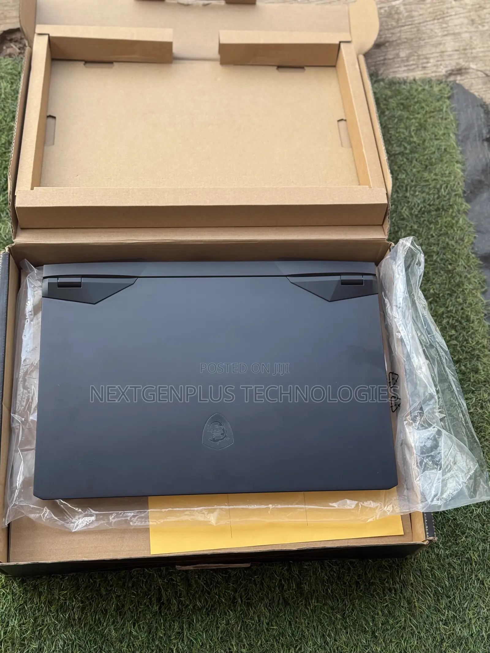 New Laptop MSI Creator 17 B11UE-224 32GB Intel Core i9 SSD 1T