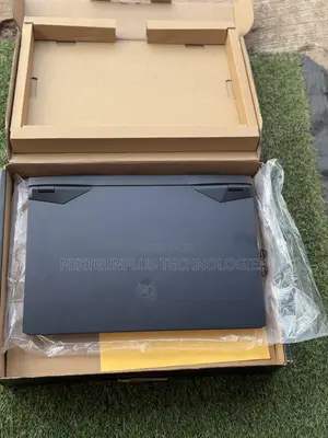 New Laptop MSI Creator 17 B11UE-224 32GB Intel Core i9 SSD 1T