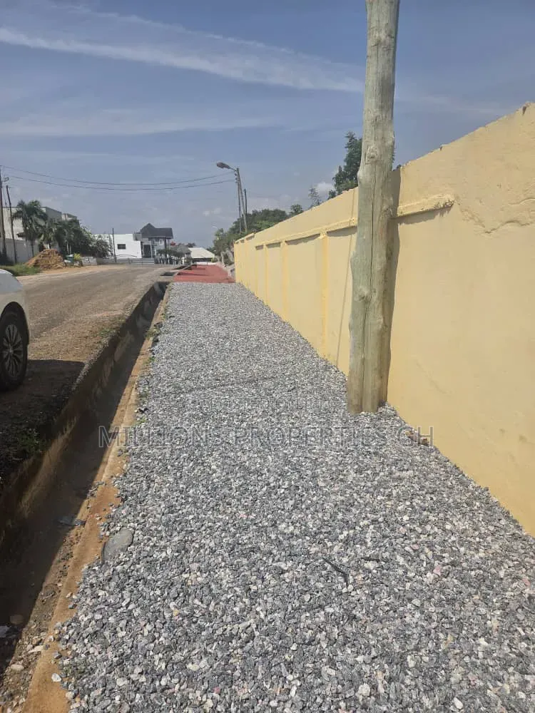 Land 4sale Close to Gimpa