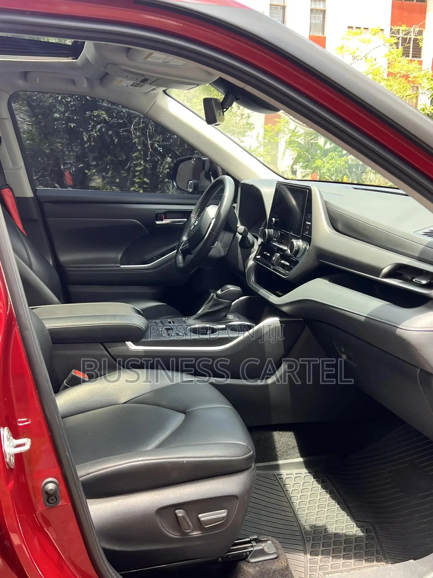 Toyota Highlander XLE AWD 2023 Brown