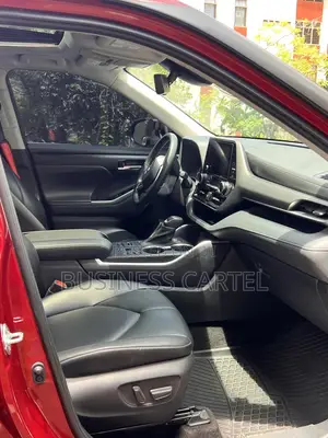 Toyota Highlander XLE AWD 2023 Brown