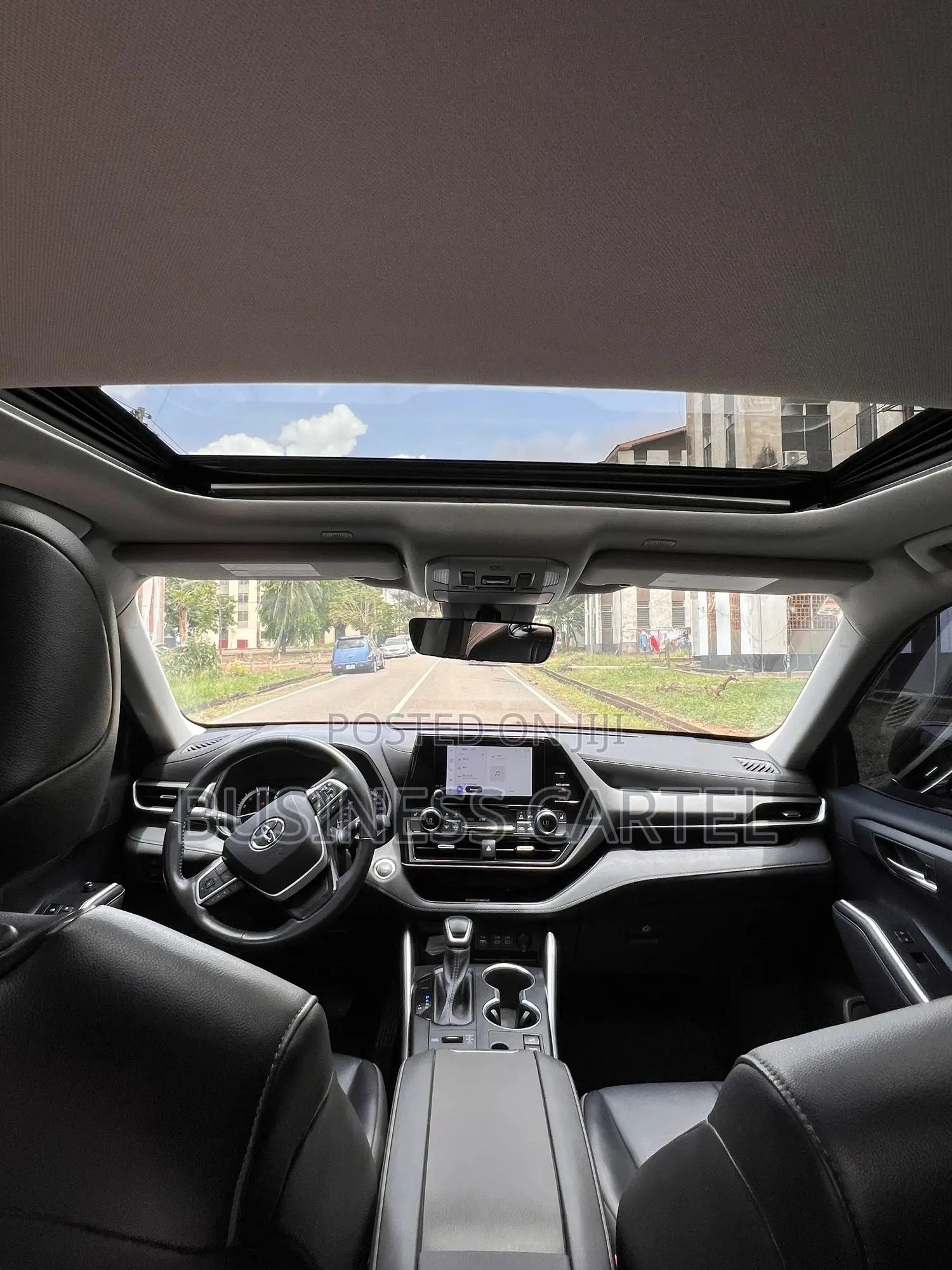 Toyota Highlander XLE AWD 2023 Brown