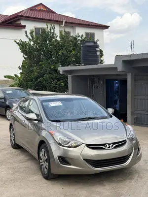 Hyundai Elantra GLS Sedan FWD (1.8L 4cyl 6M) 2013 Gold