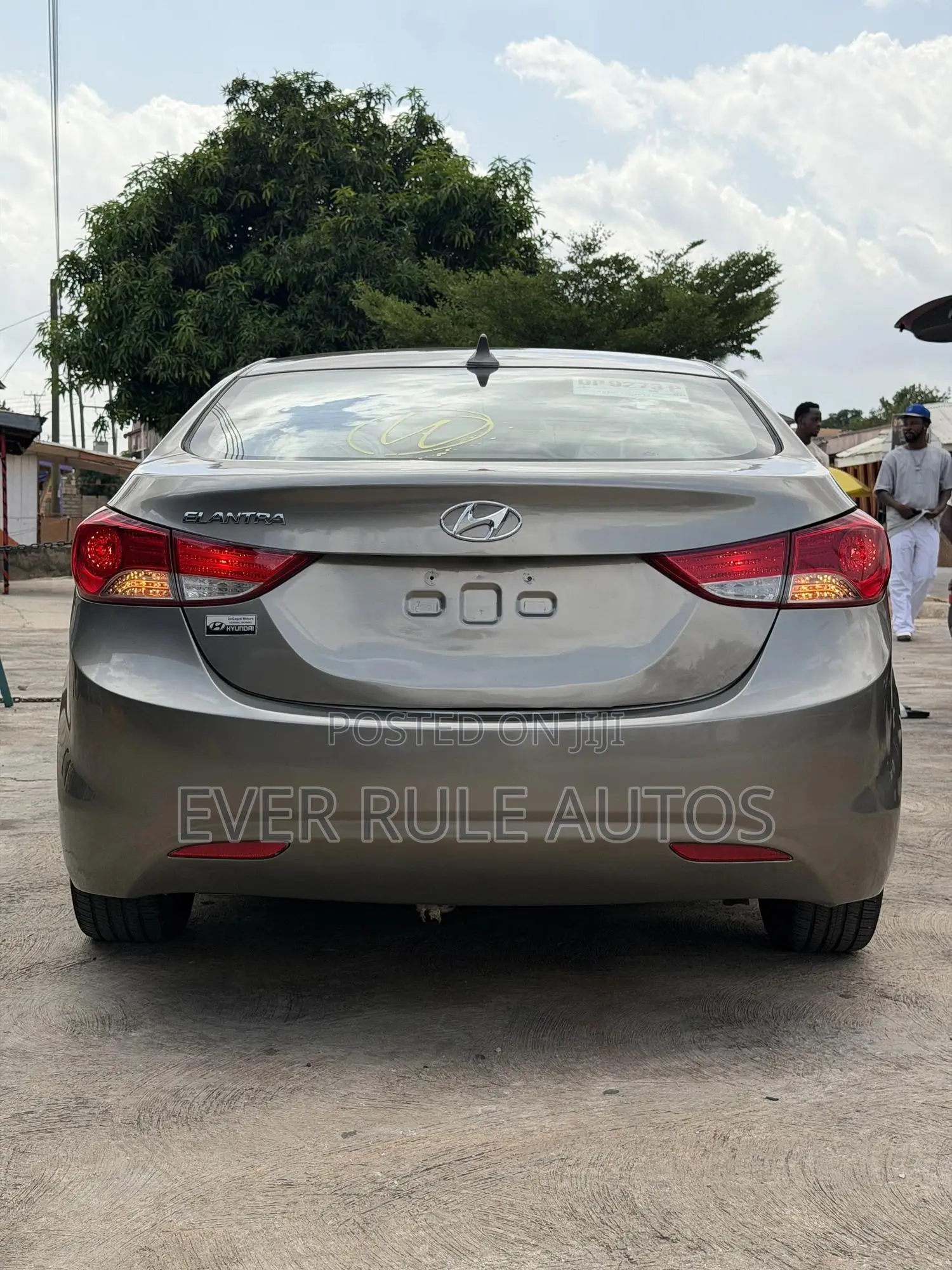 Hyundai Elantra GLS Sedan FWD (1.8L 4cyl 6M) 2013 Gold