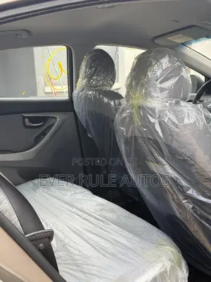 Hyundai Elantra GLS Sedan FWD (1.8L 4cyl 6M) 2013 Gold