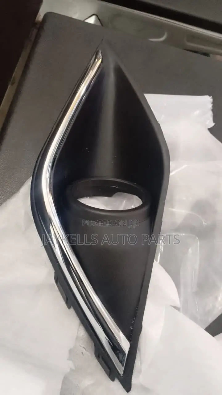 2016-2020 Mitsubishi Outlander Foglight Cover