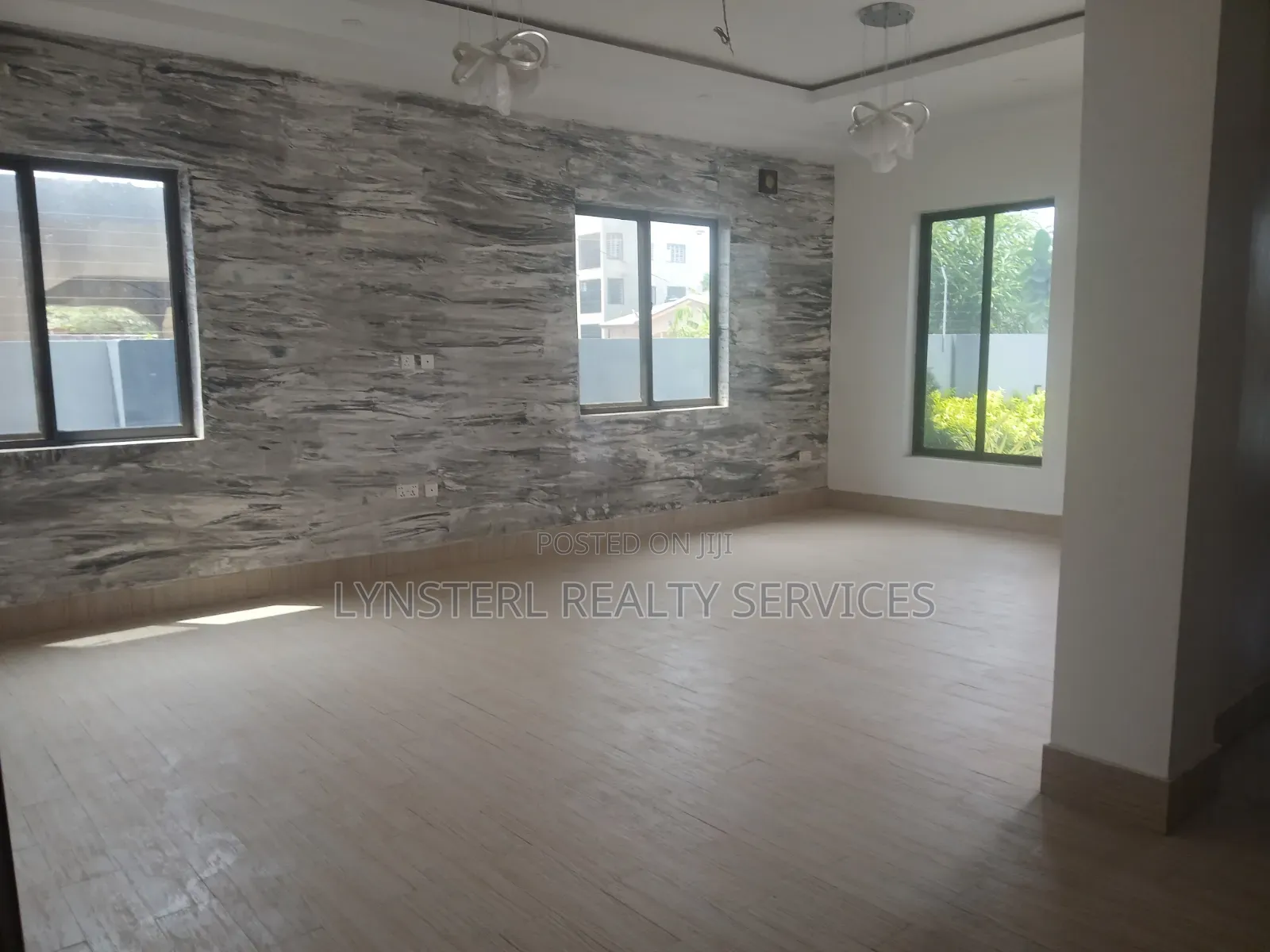 4bdrm Duplex in Oyarifa Mall Area for sale