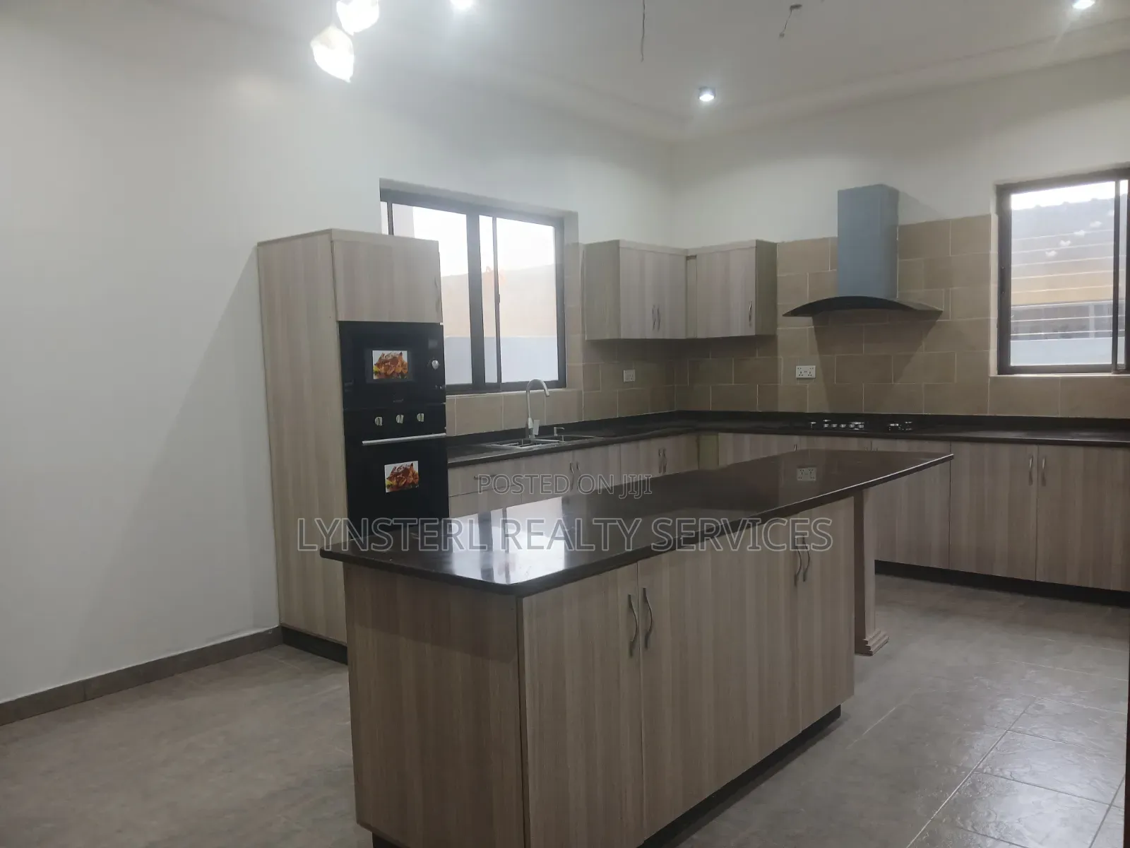 4bdrm Duplex in Oyarifa Mall Area for sale