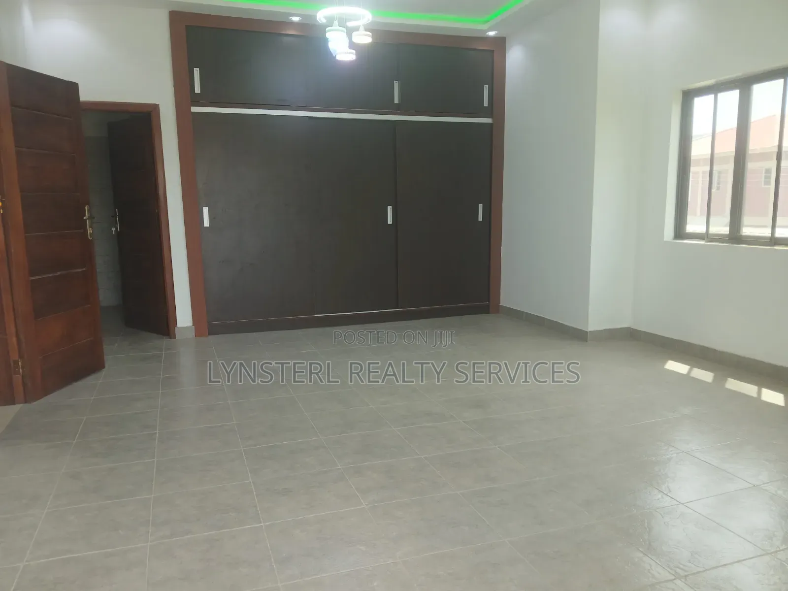 4bdrm Duplex in Oyarifa Mall Area for sale