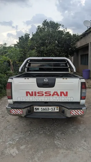 Nissan Hardbody 2013 White
