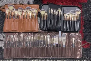 29set Belt Bag Brush