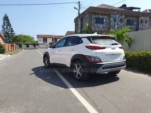 Hyundai Kona Limited 2022 White