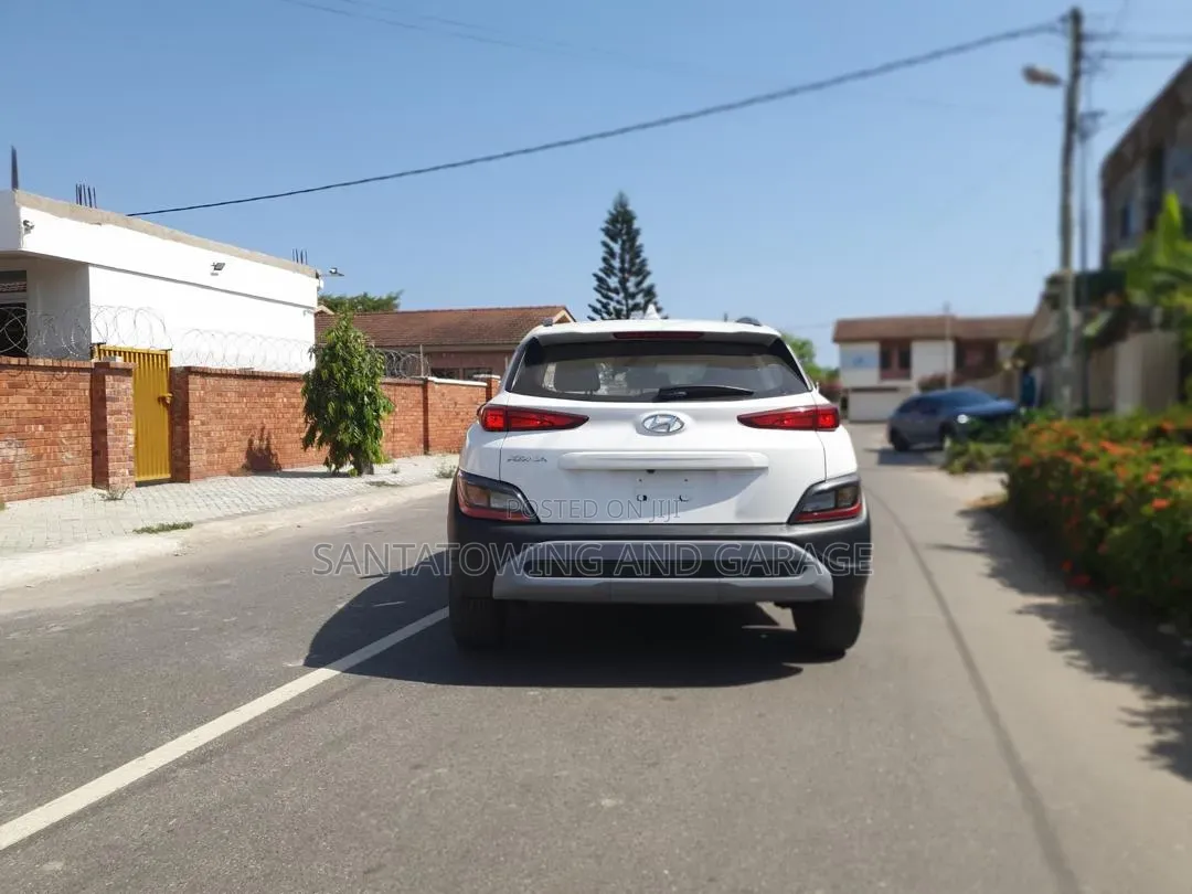 Hyundai Kona Limited 2022 White