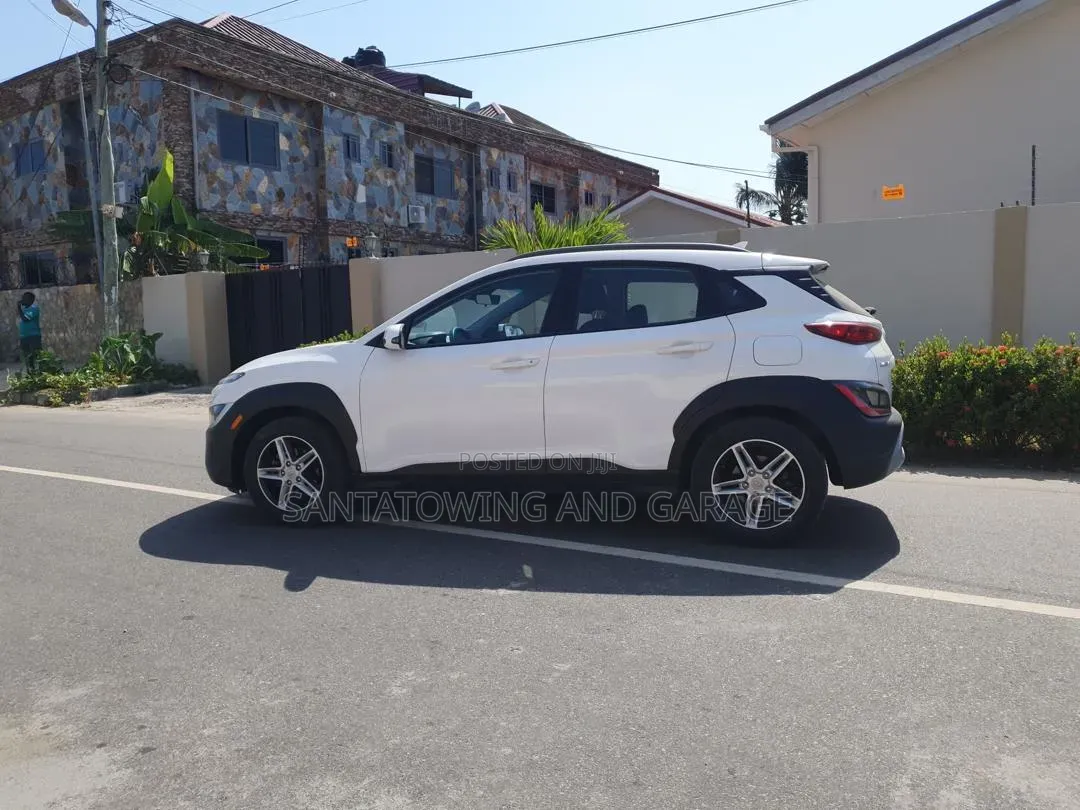 Hyundai Kona Limited 2022 White