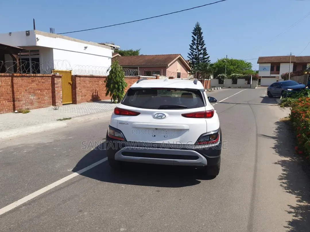 Hyundai Kona Limited 2022 White