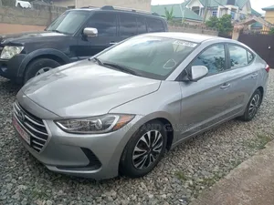 Hyundai Elantra SE Sedan FWD (2.0L 4cyl 6M) 2017 Gray