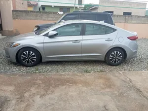 Hyundai Elantra SE Sedan FWD (2.0L 4cyl 6M) 2017 Gray