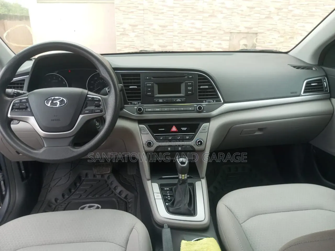 Hyundai Elantra SE Sedan FWD (2.0L 4cyl 6M) 2017 Gray