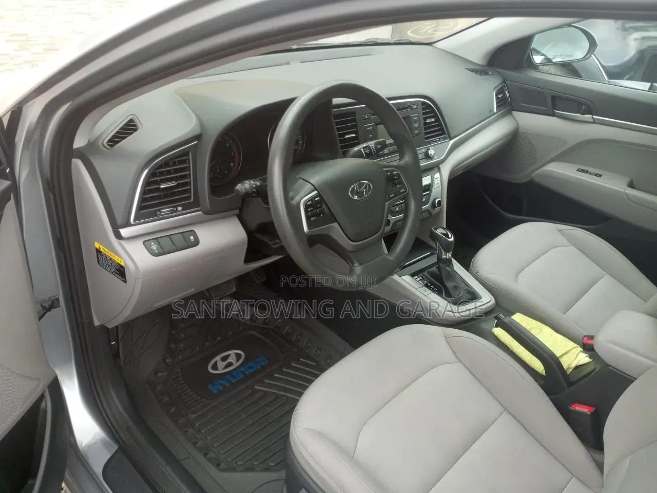 Hyundai Elantra SE Sedan FWD (2.0L 4cyl 6M) 2017 Gray