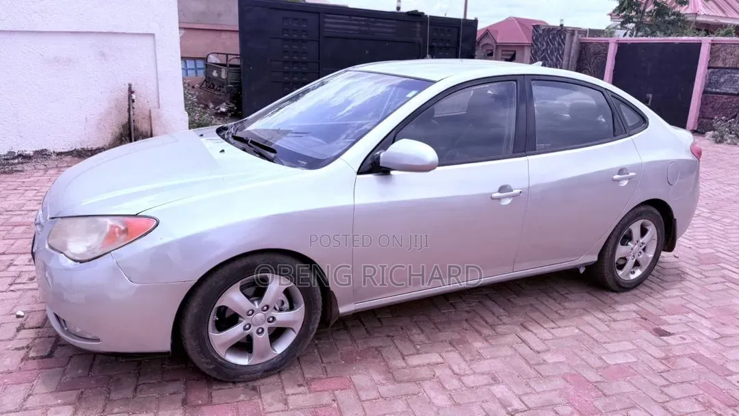 Hyundai Elantra 2010 Silver