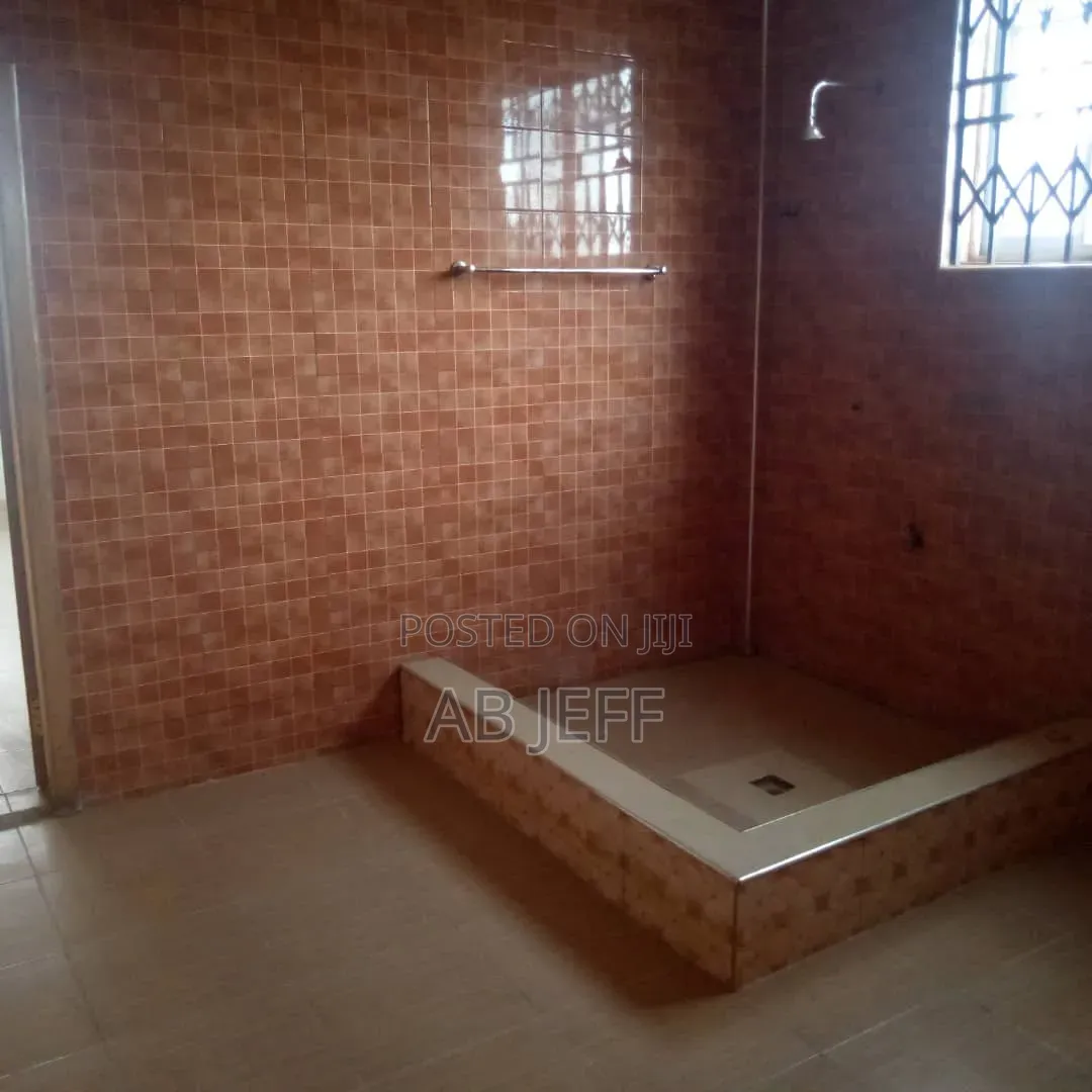 2bdrm Apartment in Asuoyeboa Ipt, Kumasi Metropolitan for rent