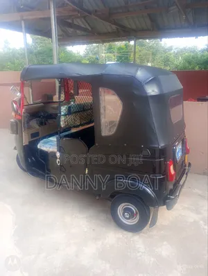 Bajaj Avenger 220 2025 Black