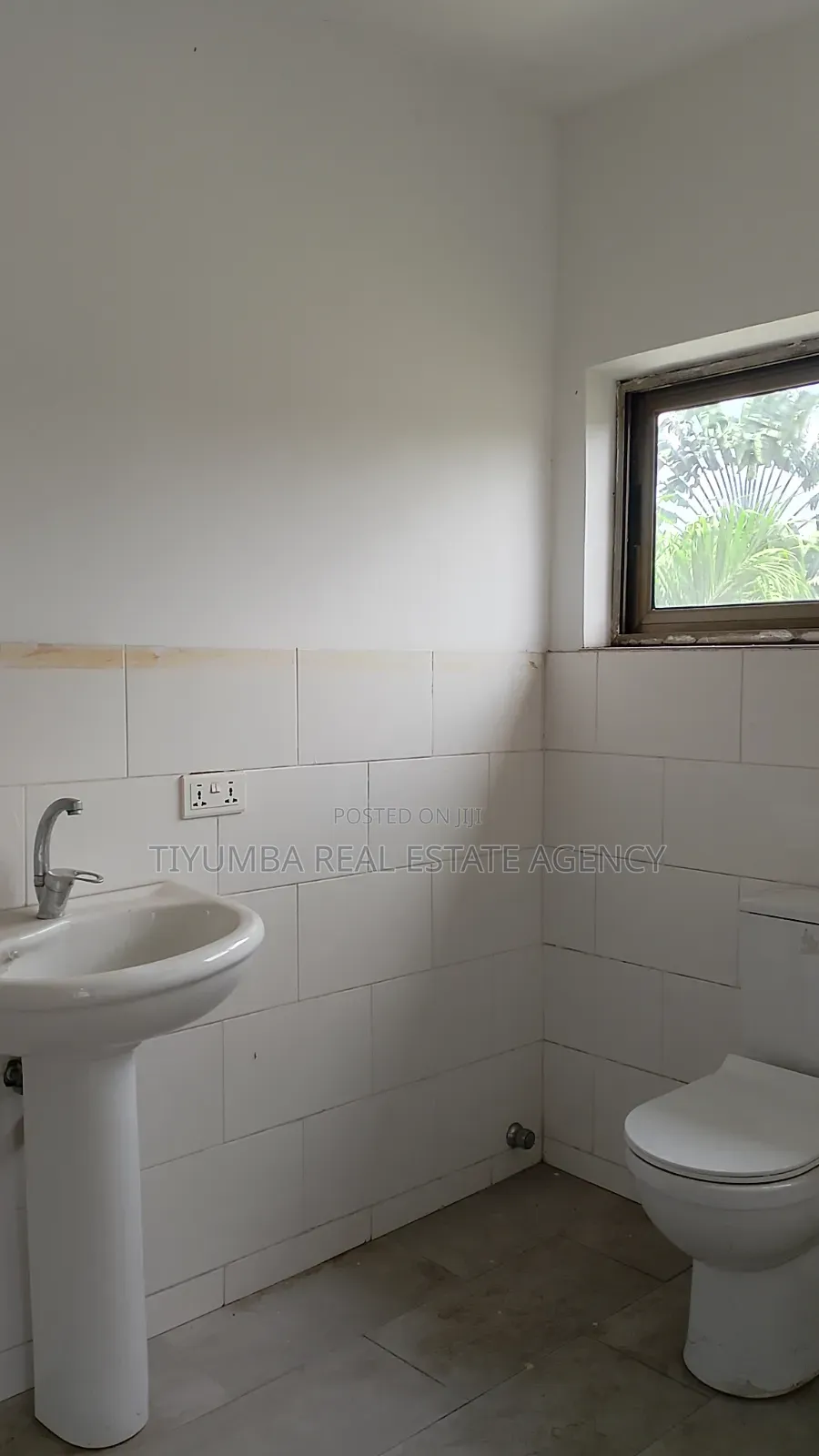 4bdrm Duplex in Tiyumba Real Estate, North Legon for rent